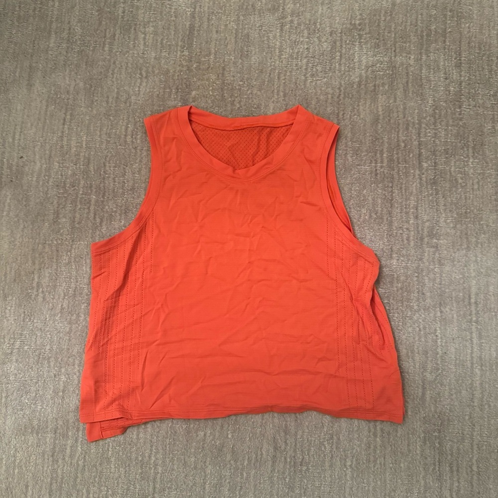 Lululemon cropped workout tank